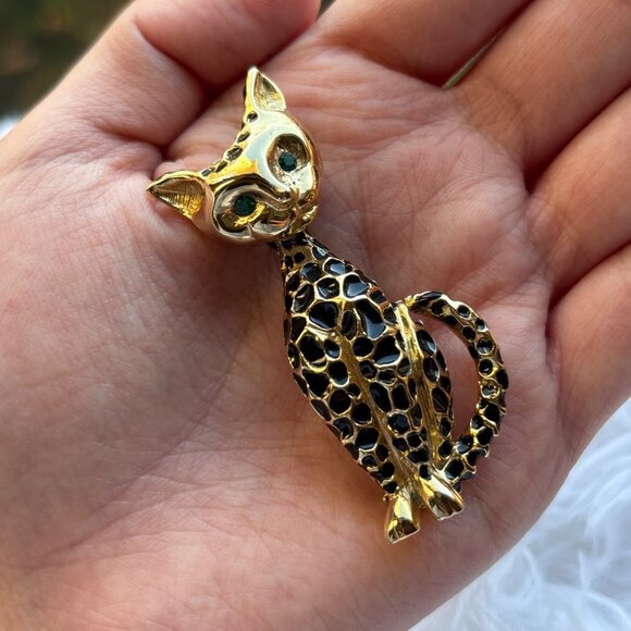 Vintage Gold-Tone Leopard Cat Brooch With Green Rhinestone Eyes & Black Enamel - Picture 6 of 8